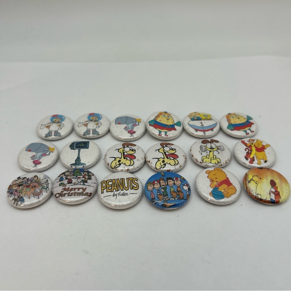 18-Vtg Cartoon Pin Backs 1” (Charlie Brown,SpongeBob,Winnie The Pooh,Garfield)